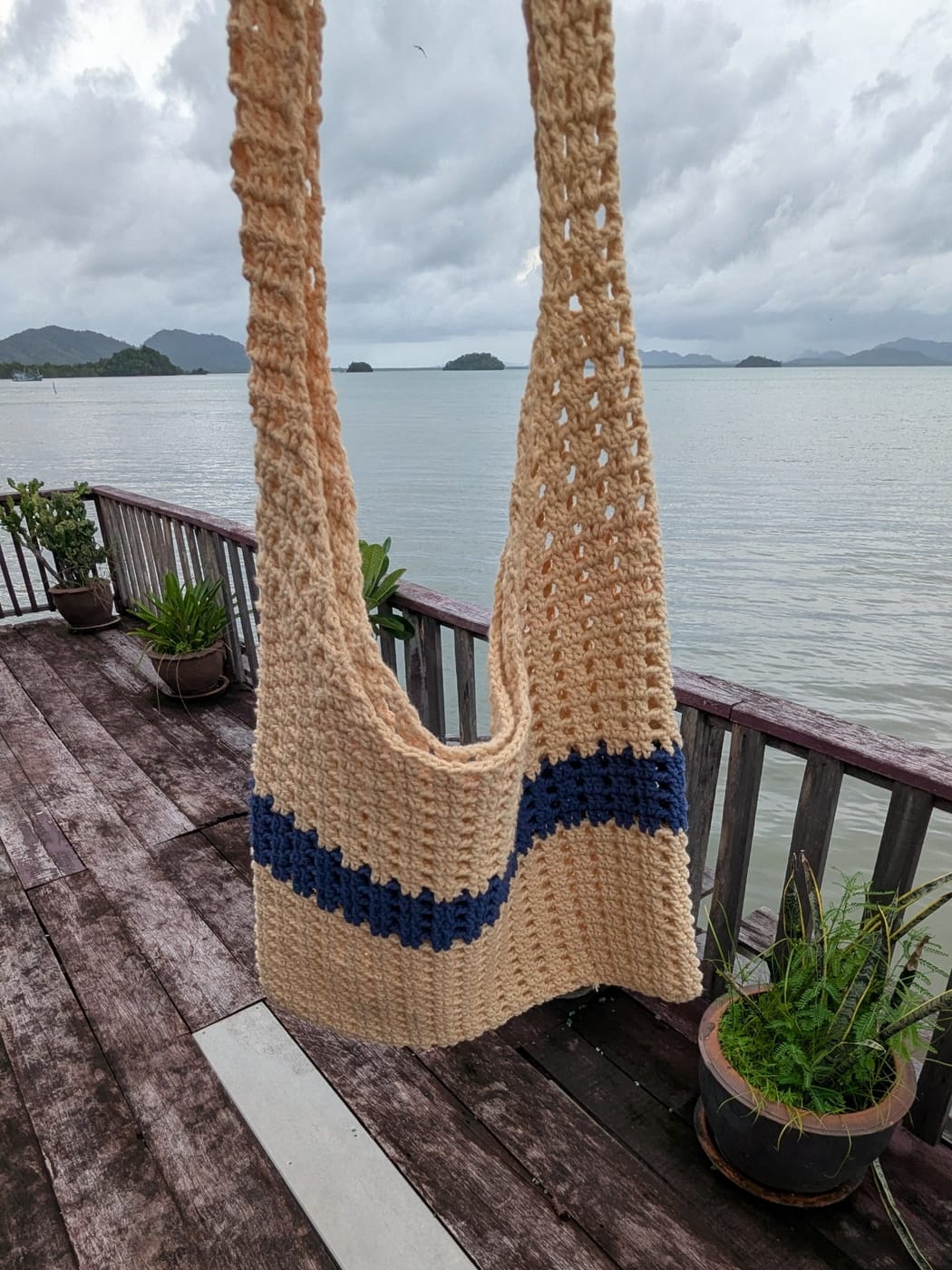 The Long Beach, Open-Net Beach Sling, Navy Stripe